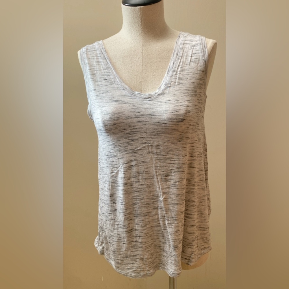 Women’s grey v-neck tank